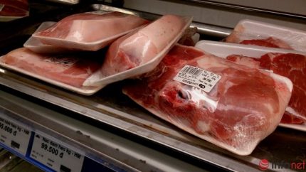TP.HCM: Người dân có thể kiểm tra nguồn gốc thịt heo ngoài chợ bằng smartphone